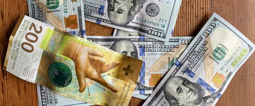 Dinheiro na Mesa: A Oportunidade do Serviço de Controle Fiscal para Investidores