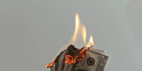 Que tipo de taxa eu devo me preocupar ao investir?